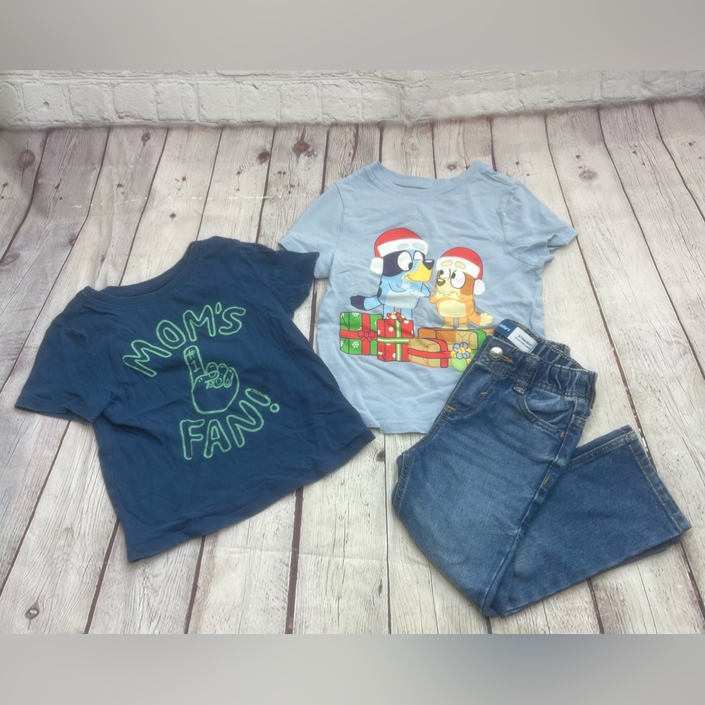Old Navy Kids Blue Jeans straight Moms fan Tshirt/Bluey holiday T size 3T